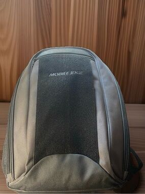 Mobile Edge Gray/Black 17.3″ Laptop Backpack